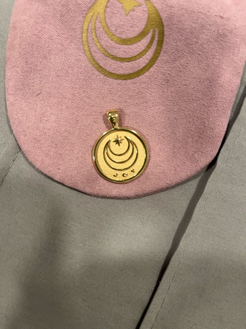 Jane Win small joy coin pendant - Picture 2 of 3